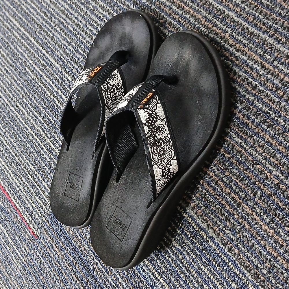 Teva Mush Flip Flop Sandals Floral Women's Size 7 Black Gray